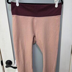 Fabletics Light Pink & Burgundy Cropped Leggings – Size XL – Cute & Comfy! 💖